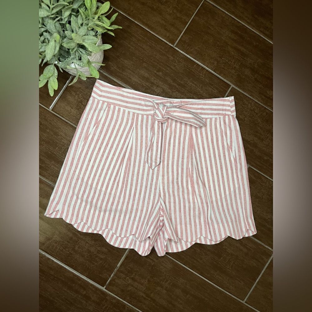 Statement red and white striped scalloped hem tie high waisted shorts sz small